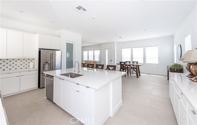 Building Photo - 400 Loon