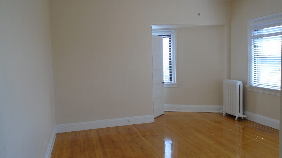 Building Photo - 1402 Beacon St