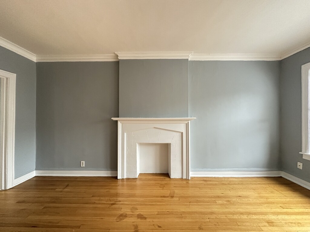 Building Photo - 1321.5 W Estes Ave