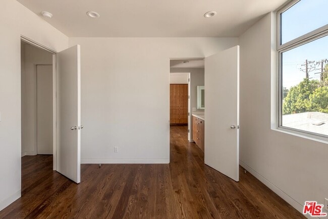 Building Photo - 4035 Van Buren Pl