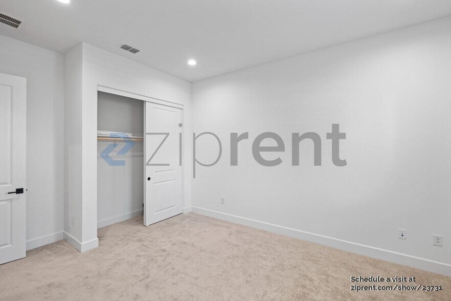 Building Photo - Unit