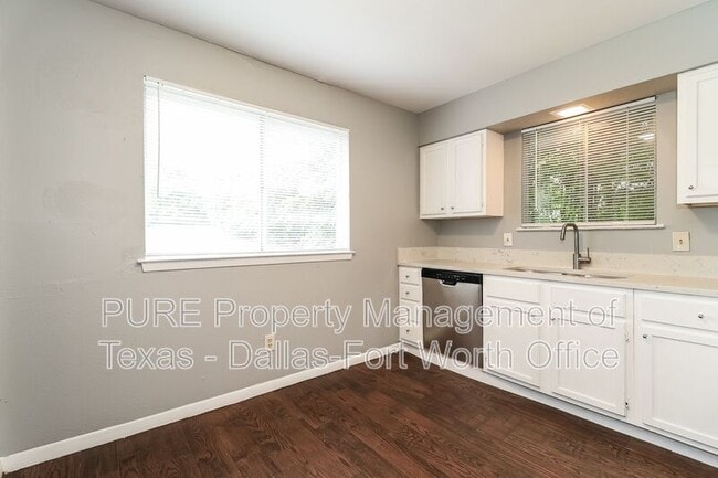 Building Photo - 4256 Ambrose Dr