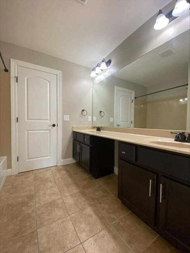 Building Photo - 6026 Heather Bluff Dr
