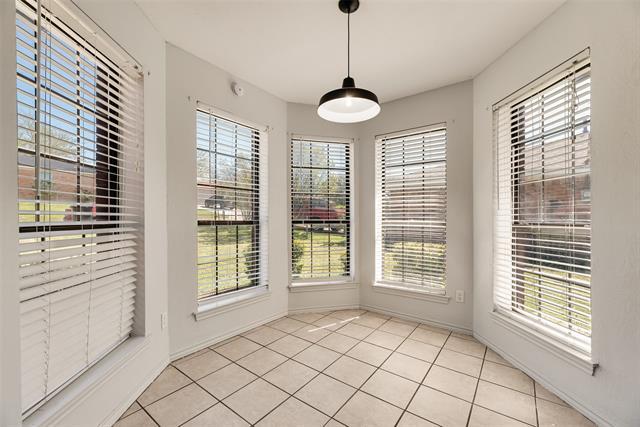 Building Photo - 9625 Cherry St