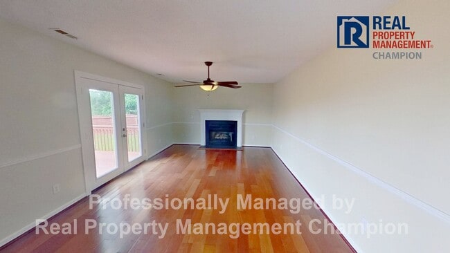 Building Photo - Charming 4 BD/2.5 BA with Wrap Around Porc...