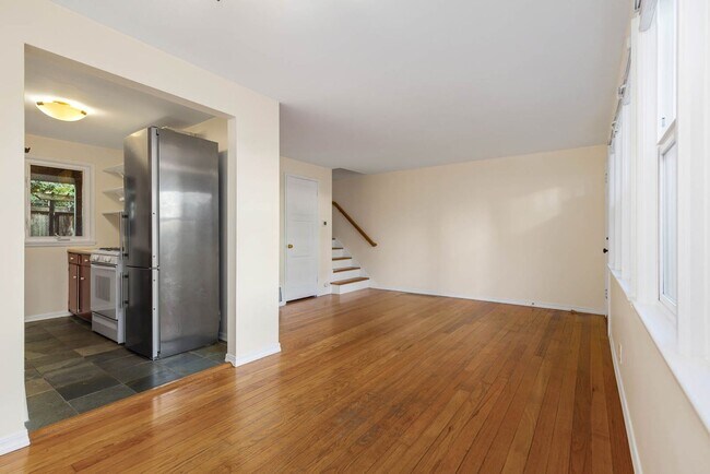 Building Photo - 1602 1/2 15th Ave