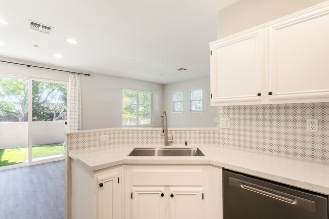 Building Photo - 6283 Citracado Cir