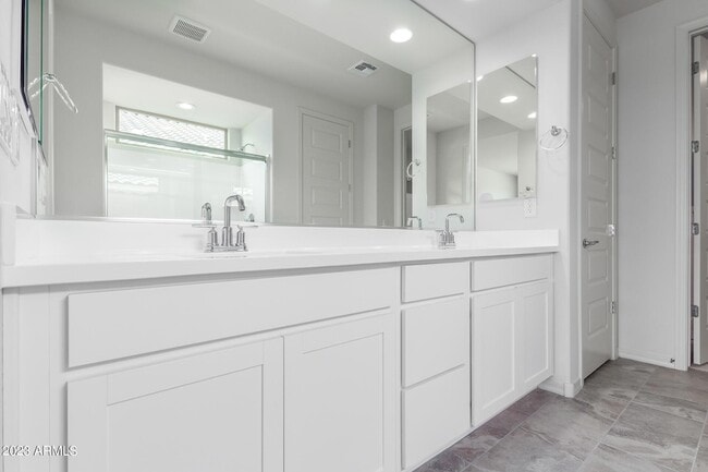 Building Photo - 8529 S 67th Dr