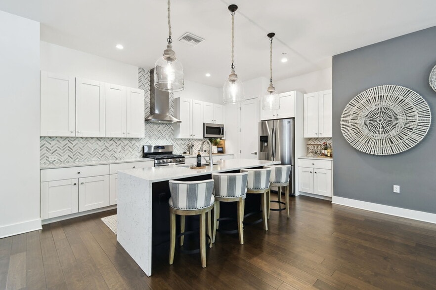 Building Photo - 3100 W Paul Ave