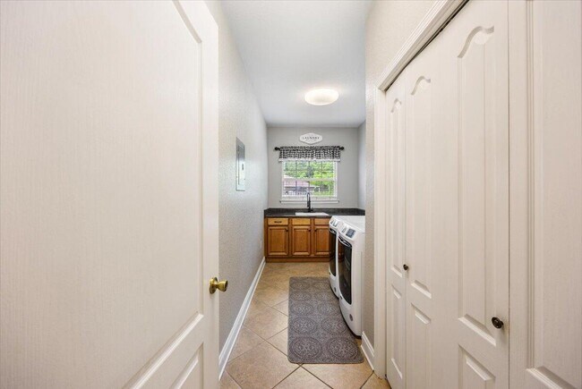 Building Photo - 3269 McMillan Creek Dr