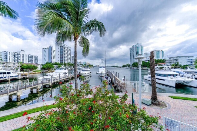 Building Photo - 7914 Harbor Island Dr
