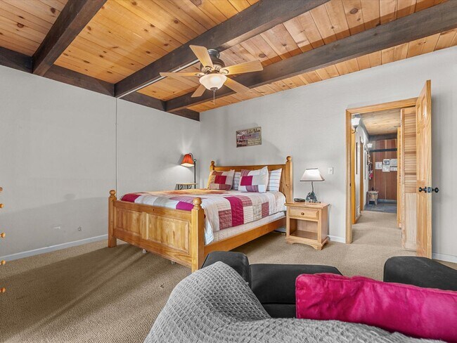 Building Photo - LONG-TERM RENTAL: Updated Townhome in Prime Location! 2 Bedrooms & Loft, Fully Furnished!