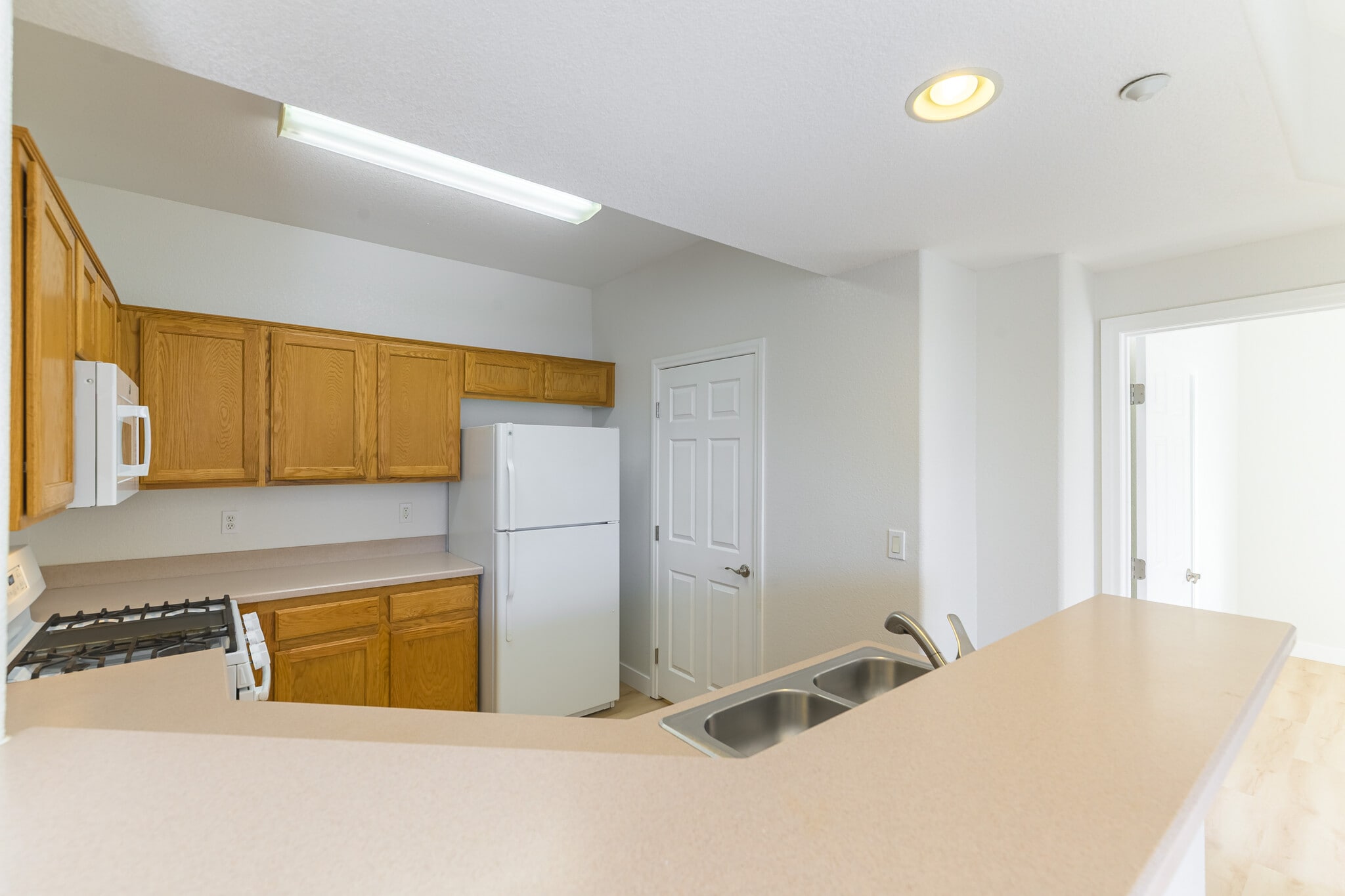 Building Photo - 5855 Valley Dr