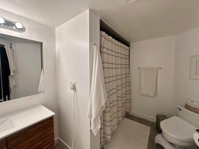 Building Photo - 174 Grand St