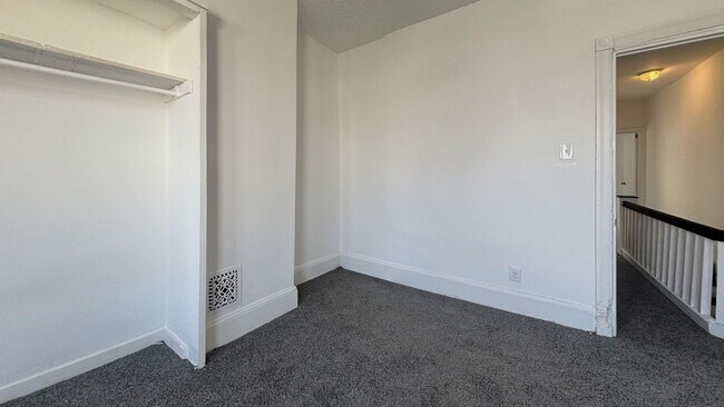 Building Photo - Philly Bi-Level: Modern & Bright