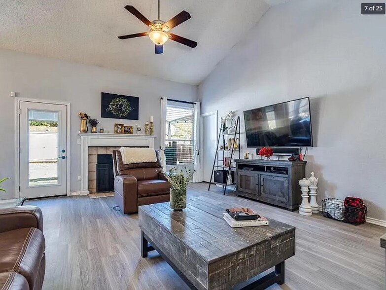 Building Photo - 2131 Cervin Blvd