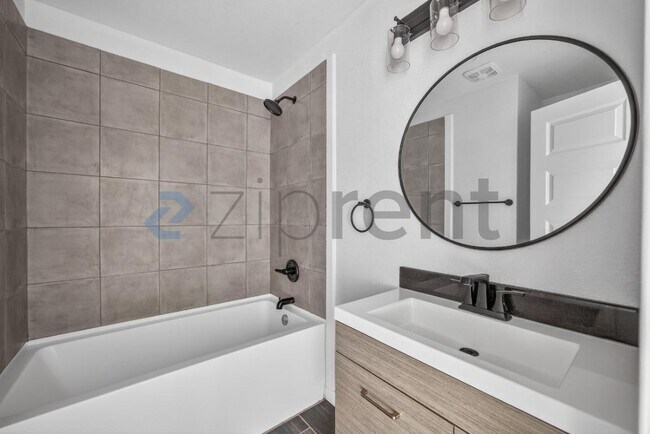 Building Photo - 10707 Shaenview