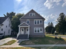 Building Photo - 19 Peacock St