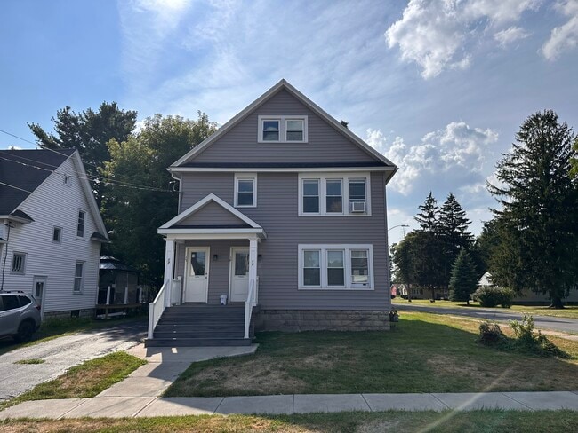 Building Photo - 19 Peacock St