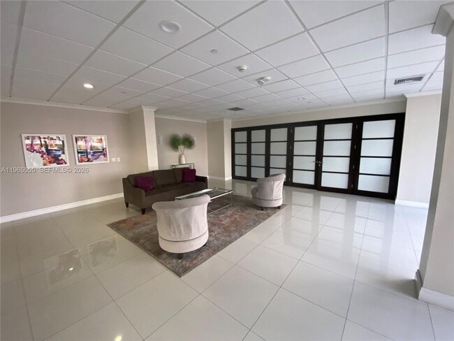 Building Photo - 2049 S Ocean Dr