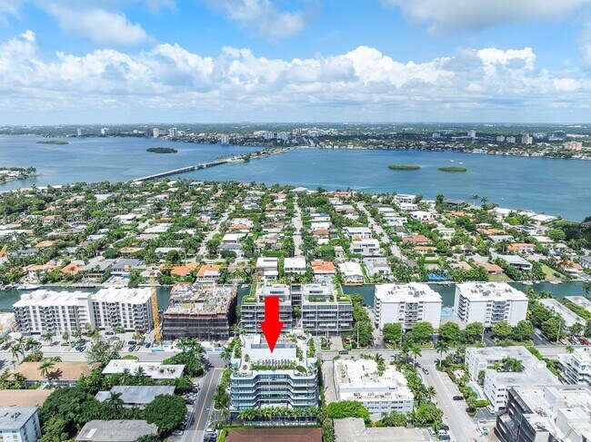 Building Photo - 9901 W Bay Harbor Dr