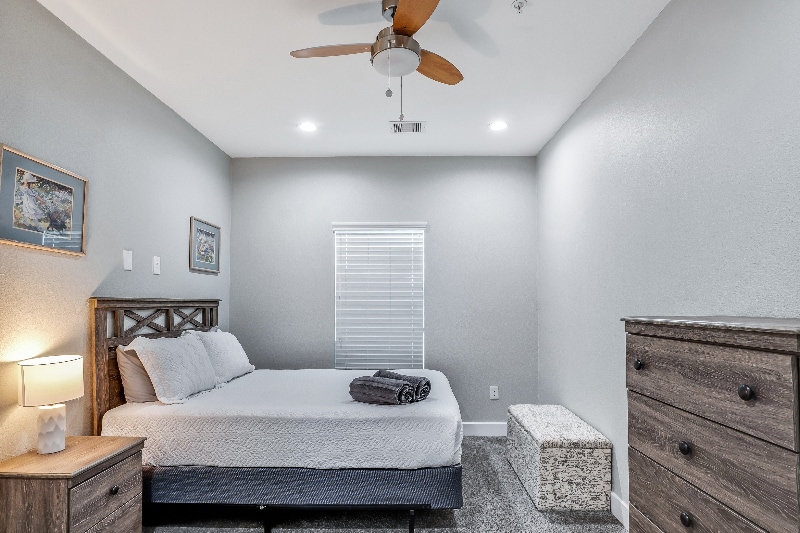 Building Photo - 144 W 5th St