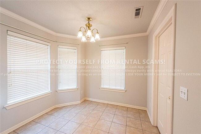 Building Photo - 245 Ravenwood Rd