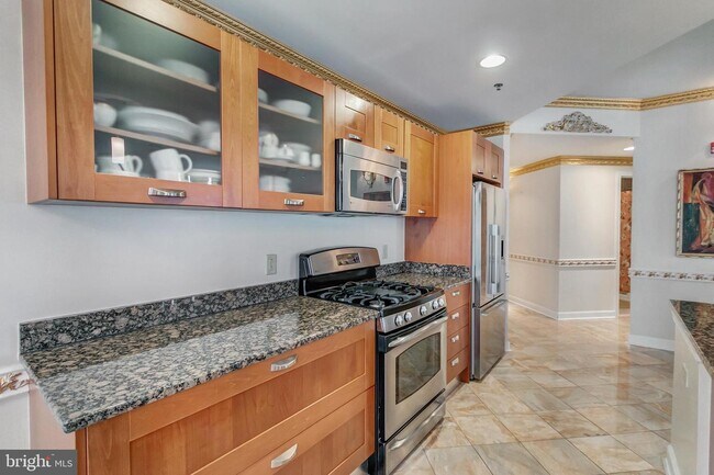 Building Photo - 5750 Bou Ave