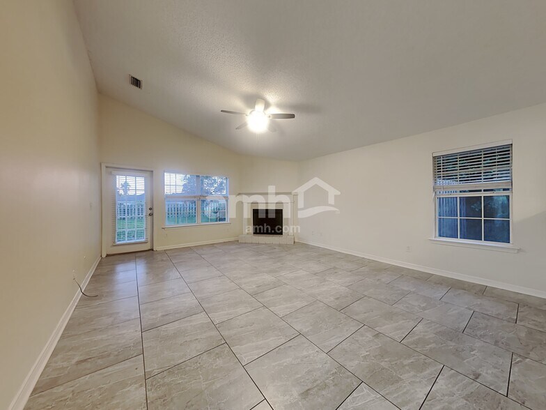 Building Photo - 2326 Creekfront Dr