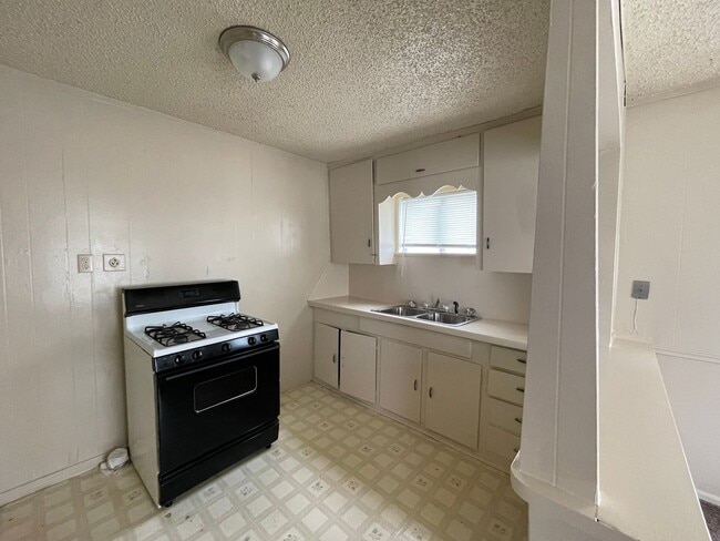 Building Photo - 500 Loraine Cir