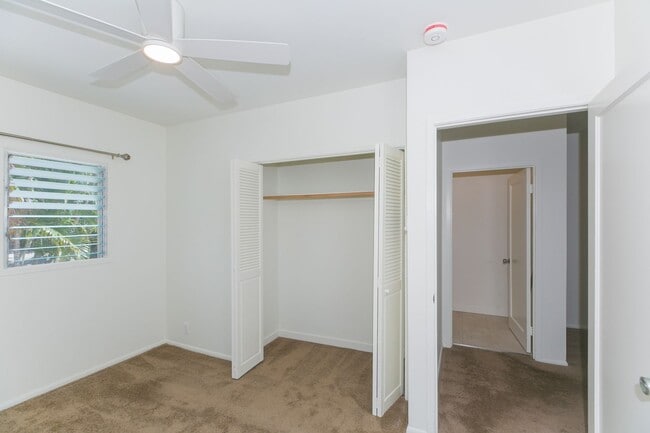 Building Photo - 4715b Kahala Ave