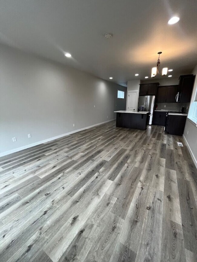 Building Photo - 3 Bedroom 2.5 Bath Newberg OR