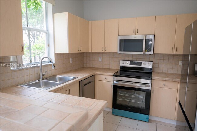 Building Photo - 12164 SW 124th Ct