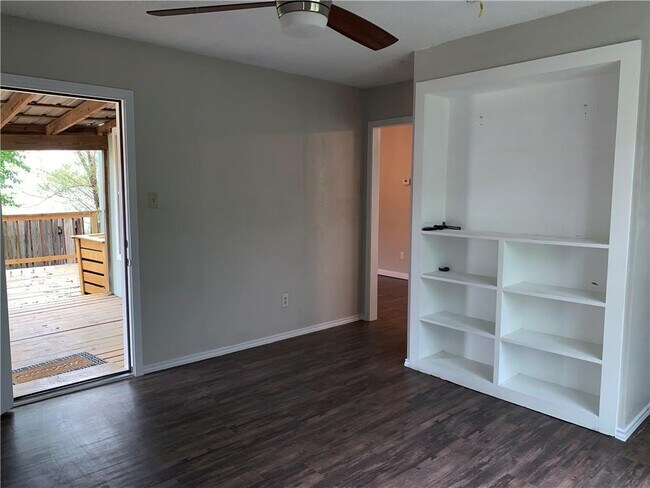 Building Photo - 2406 Stirrup Dr