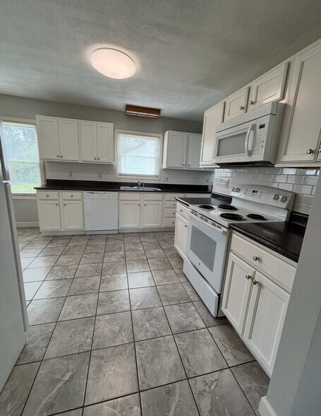 Building Photo - 2448 Bingham Ave