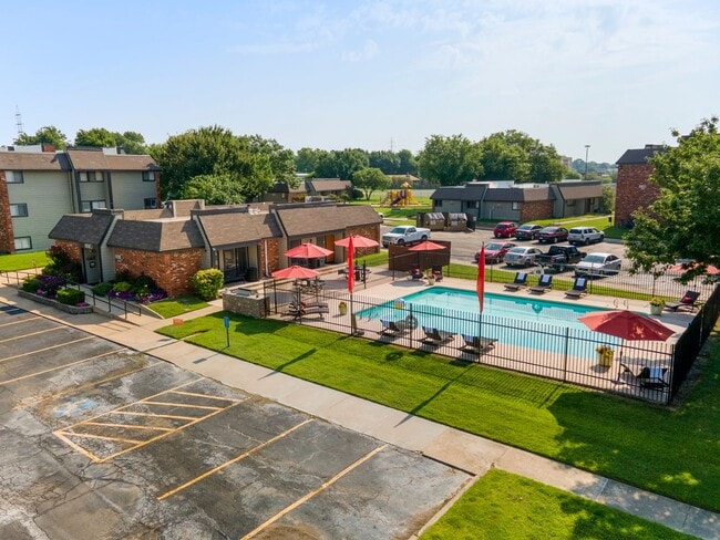 Building Photo - 2 bedroom / 1 bath. Limited-Time Offer: $600 Rent Credit (Applied Over First 3 Months)