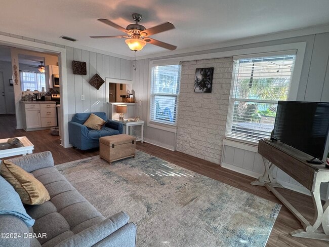 Building Photo - 24 Dolphin Ave