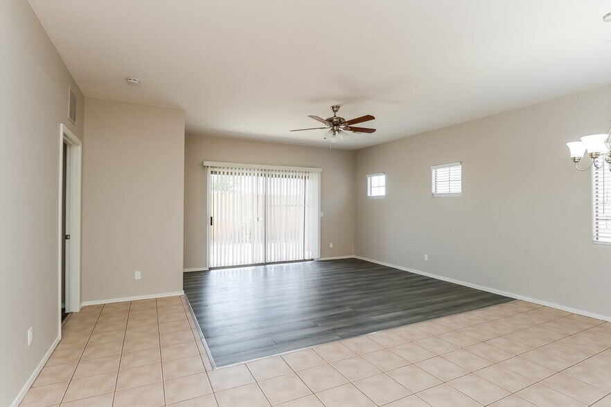 Building Photo - 2192 N Holguin Way