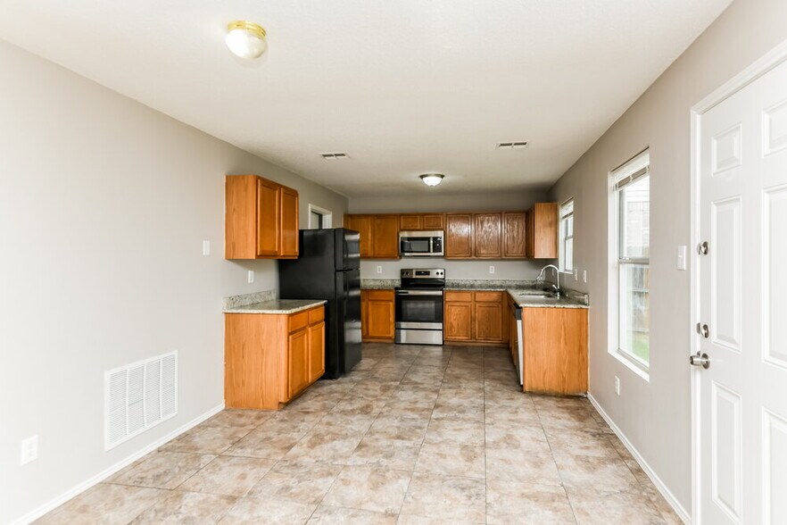 Building Photo - 4329 Meadowknoll Dr