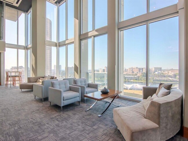 Building Photo - 777 N Ashley Dr