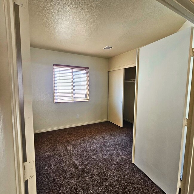 Building Photo - MOVE-IN READY 4BR/3BA SINGLE FAMILY HOME I...