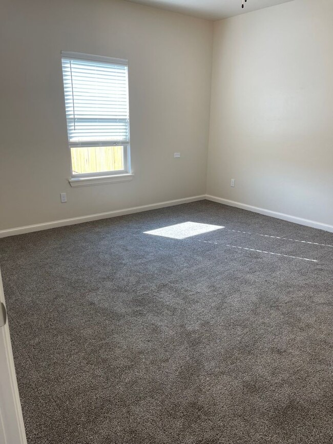 Building Photo - 3 bedroom duplex in Newcastle