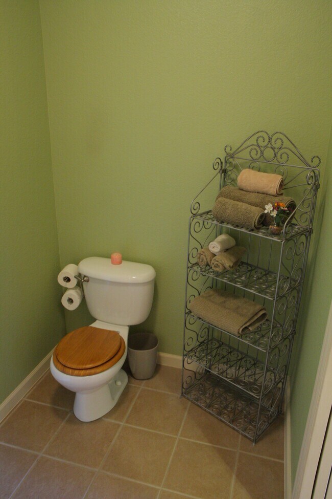 Building Photo - 2421 Owens Ave