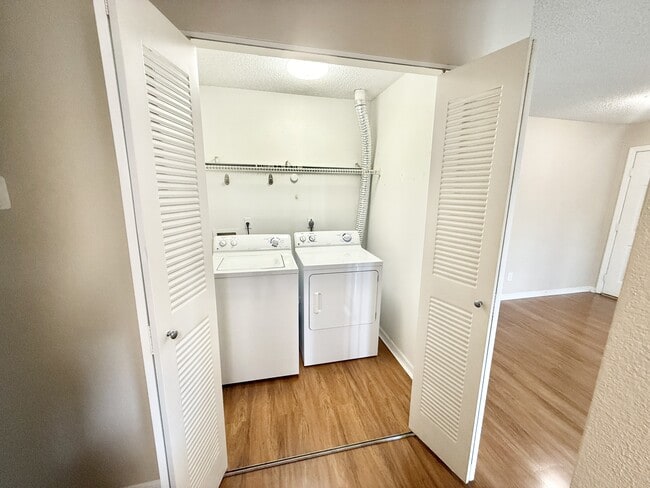 Building Photo - 1065 S Hiawassee Rd