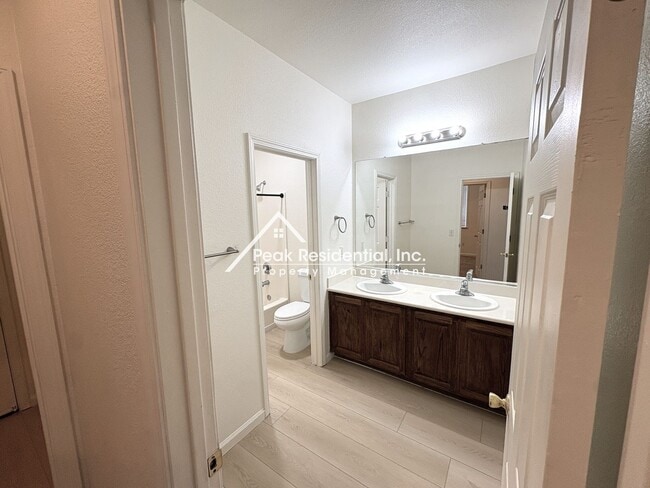 Building Photo - Very Nice Elk Grove 3bd/2ba Home!