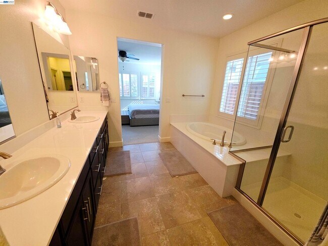 Building Photo - 2488 Remy Cantos Dr