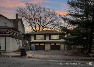 Building Photo - 2br 1ba 1cg ~ Security Deposit Free Altern...