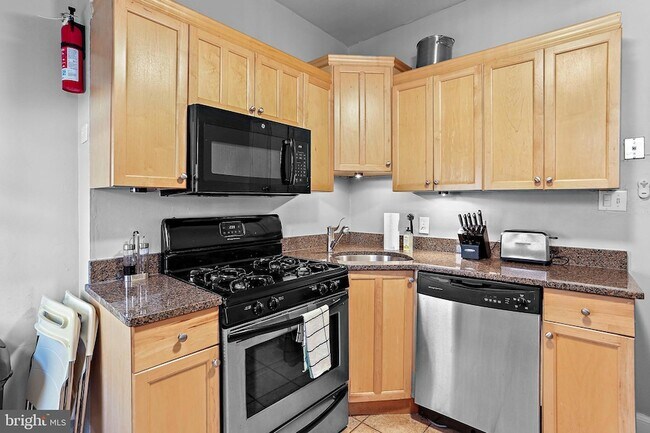 Building Photo - 1211 33rd St NW