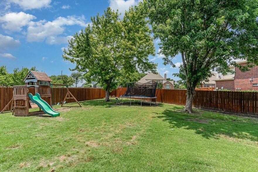 Building Photo - 1620 Ridgecove Dr