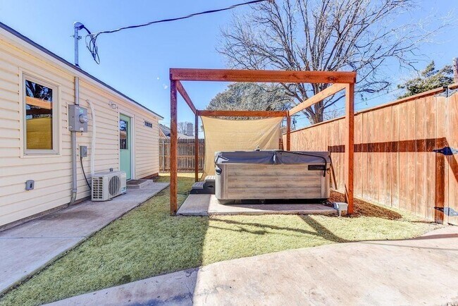 Building Photo - 3318 20th St